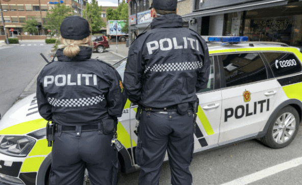Swedish Cuck Police Have Pizza Party With Non-White Criminal Gang Leaders