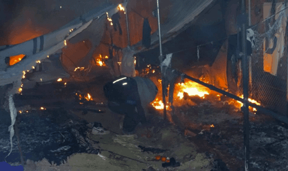 Lesbos: Greek Heroes Burn Down Migrant Center!