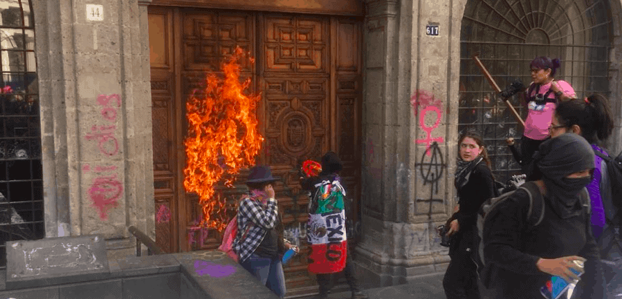 Mexico: Feminist Terrorist Throws Molotov Cocktail at Police, Sets Other Femdykes on Fire