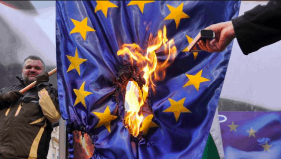 Germany: Suspected Dyke Angela Merkel Bans Burning of EU Flag to Combat ‘Hate’