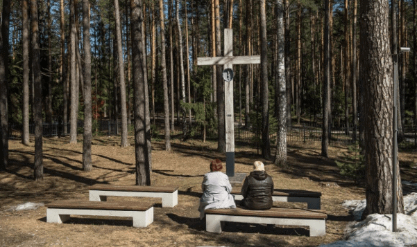 Bolshevik Russia Removes Plaques Commemorating Victims of Katyn Forest Massacre